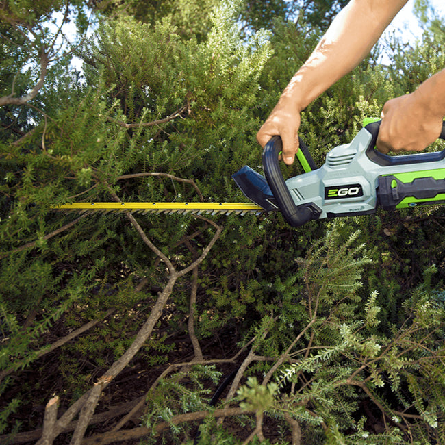 HT2411 - EGO POWER+ BRUSHLESS HEDGE TRIMMER (with 2.5 Ah Battery & Charger)